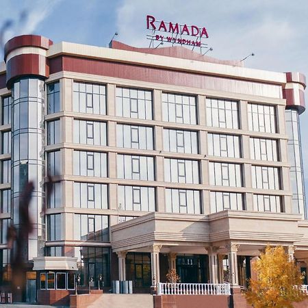 Hotel Ramada By Wyndham Shymkent Exterior foto