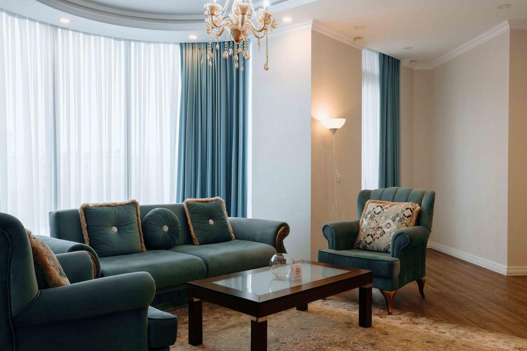 Hotel Ramada By Wyndham Shymkent Exterior foto