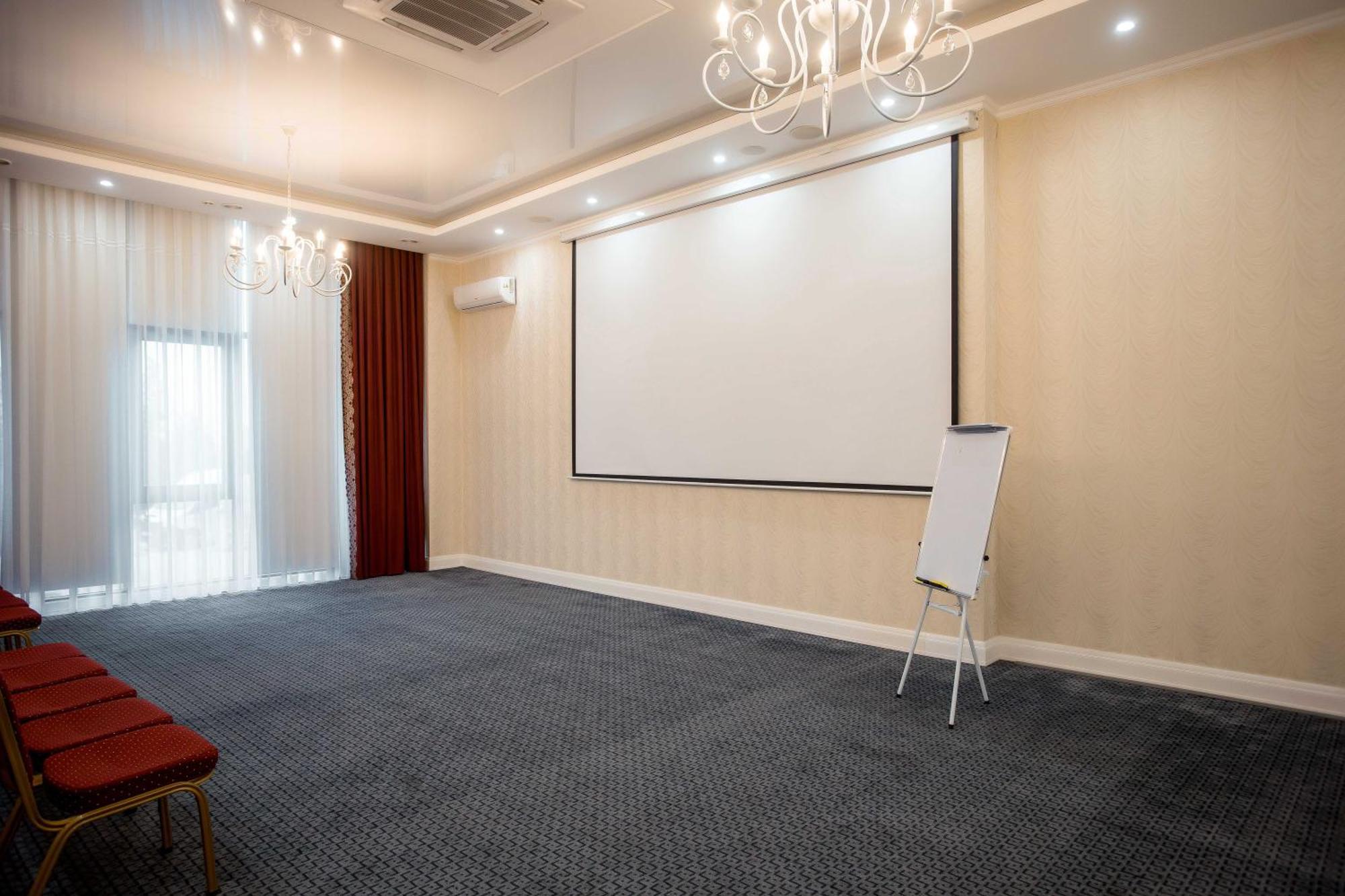 Hotel Ramada By Wyndham Shymkent Exterior foto