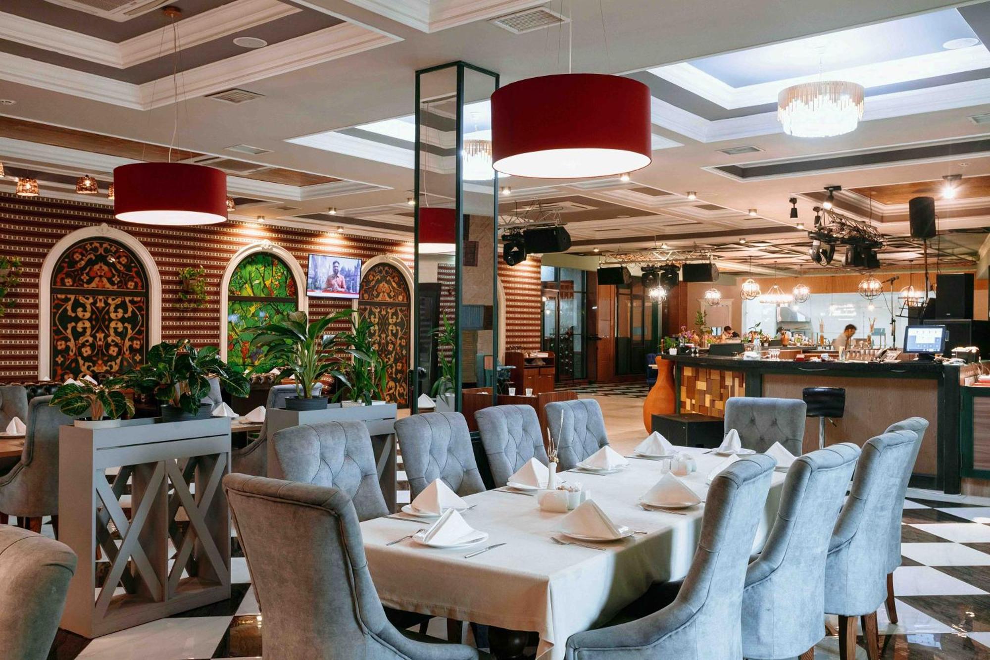 Hotel Ramada By Wyndham Shymkent Exterior foto