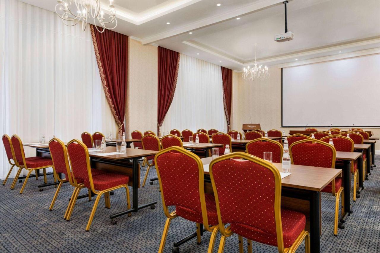 Hotel Ramada By Wyndham Shymkent Exterior foto